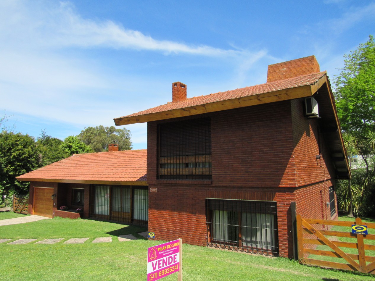 CASA EN VENTA A 300 MTS DE LA PLAYA EN ZONA IGLESIA PINAMAR. 213 MT2 CUB.4 HABITACIONES .TERRENO 890 MT2 ESCUCHAMOS PROPUESTAS