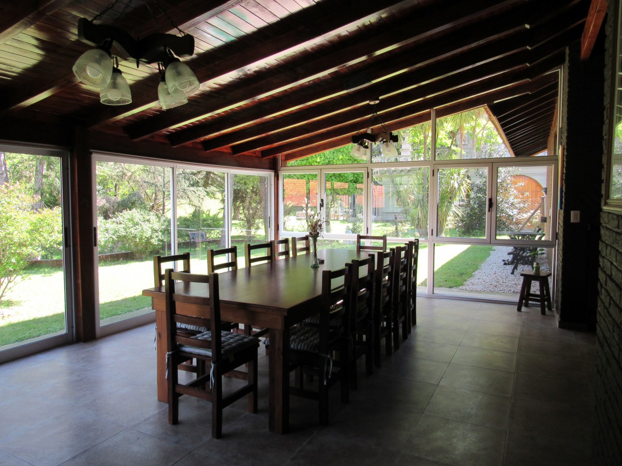 CASA EN VENTA A 300 MTS DE LA PLAYA EN ZONA IGLESIA PINAMAR. 213 MT2 CUB.4 HABITACIONES .TERRENO 890 MT2 ESCUCHAMOS PROPUESTAS