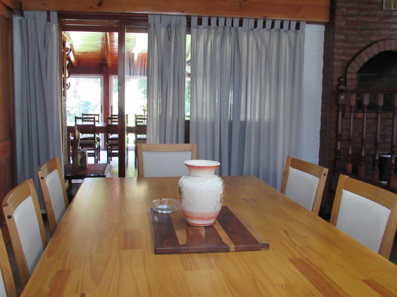 CASA EN VENTA A 300 MTS DE LA PLAYA EN ZONA IGLESIA PINAMAR. 213 MT2 CUB.4 HABITACIONES .TERRENO 890 MT2 ESCUCHAMOS PROPUESTAS