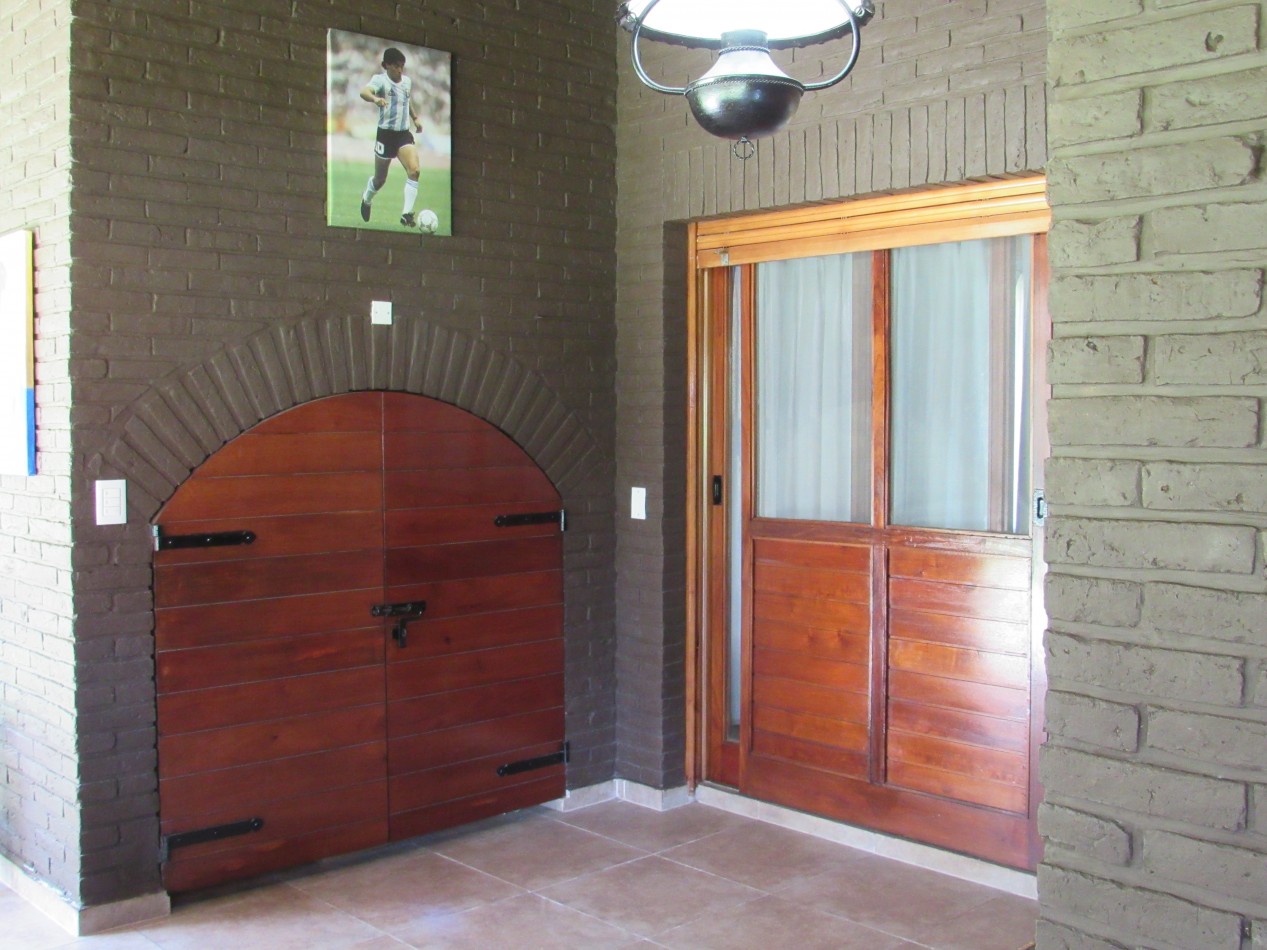 CASA EN VENTA A 300 MTS DE LA PLAYA EN ZONA IGLESIA PINAMAR. 213 MT2 CUB.4 HABITACIONES .TERRENO 890 MT2 ESCUCHAMOS PROPUESTAS
