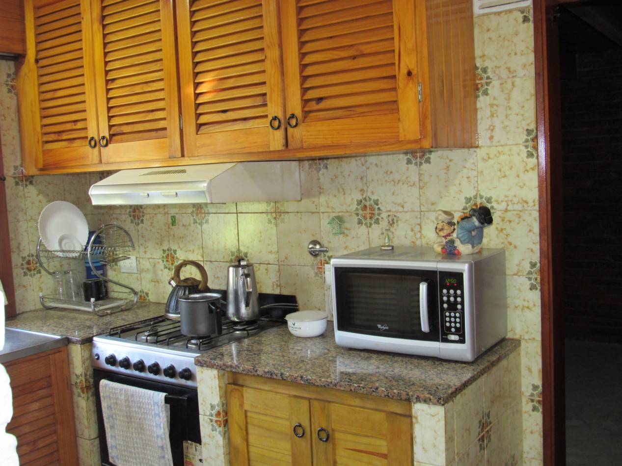 CASA EN VENTA A 300 MTS DE LA PLAYA EN ZONA IGLESIA PINAMAR. 213 MT2 CUB.4 HABITACIONES .TERRENO 890 MT2 ESCUCHAMOS PROPUESTAS