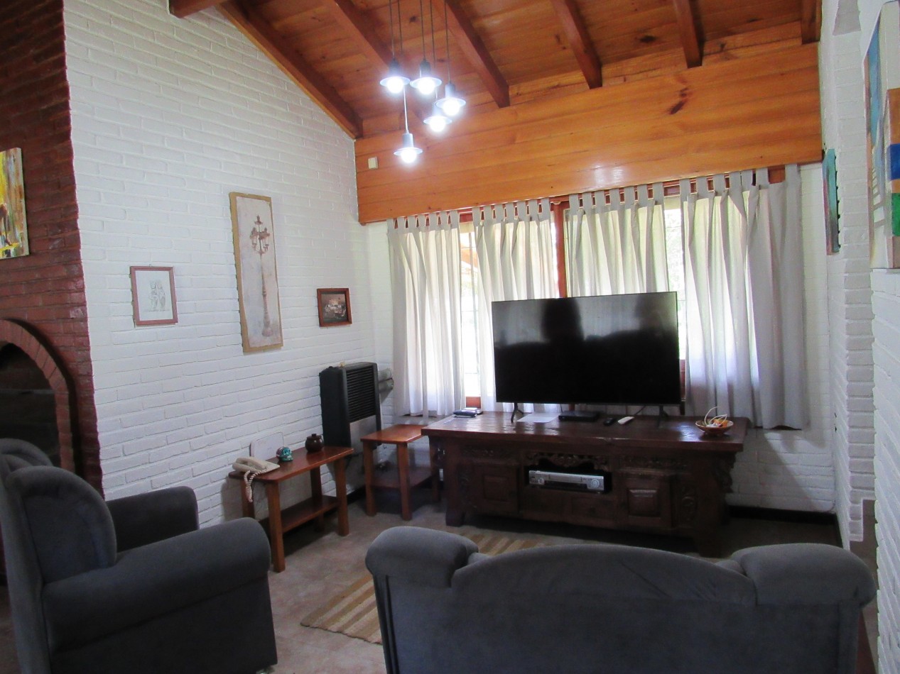 CASA EN VENTA A 300 MTS DE LA PLAYA EN ZONA IGLESIA PINAMAR. 213 MT2 CUB.4 HABITACIONES .TERRENO 890 MT2 ESCUCHAMOS PROPUESTAS