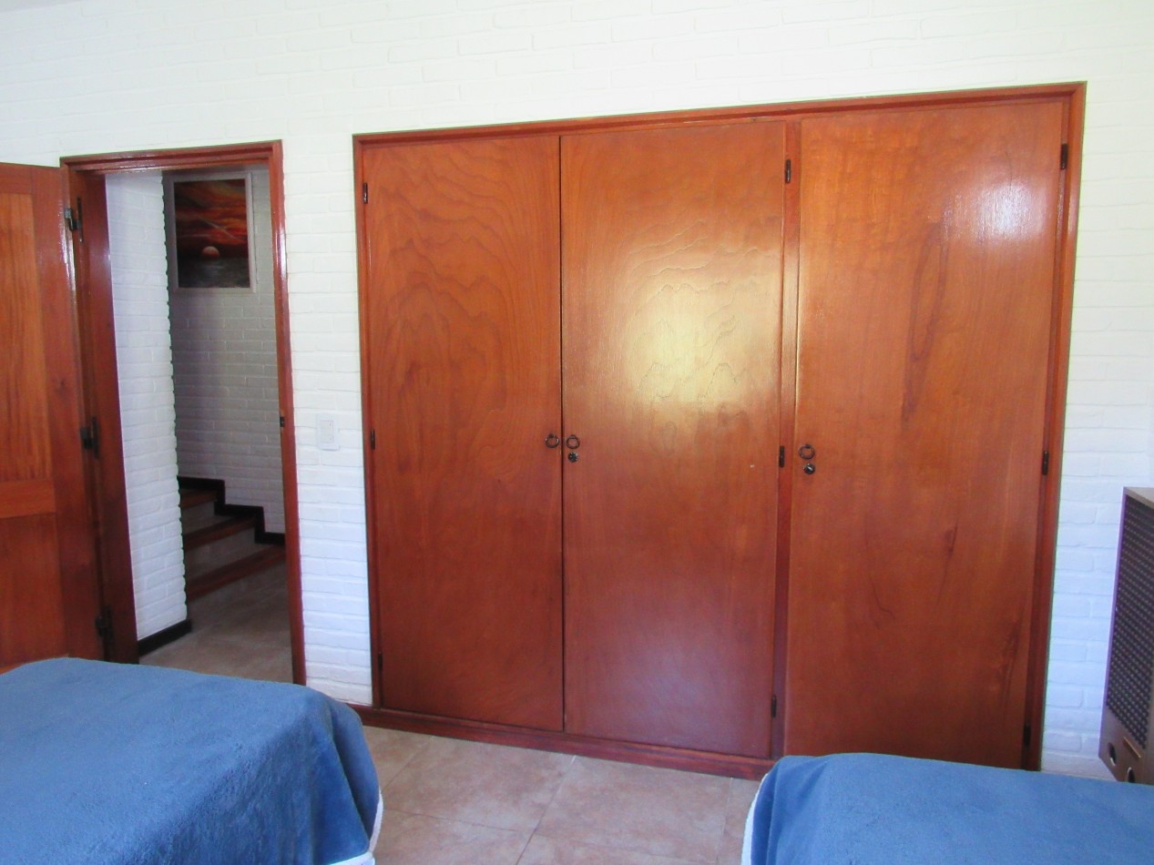 CASA EN VENTA A 300 MTS DE LA PLAYA EN ZONA IGLESIA PINAMAR. 213 MT2 CUB.4 HABITACIONES .TERRENO 890 MT2 ESCUCHAMOS PROPUESTAS