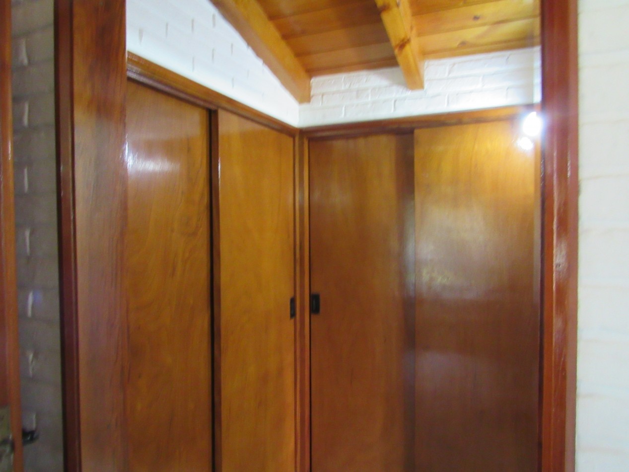 CASA EN VENTA A 300 MTS DE LA PLAYA EN ZONA IGLESIA PINAMAR. 213 MT2 CUB.4 HABITACIONES .TERRENO 890 MT2 ESCUCHAMOS PROPUESTAS