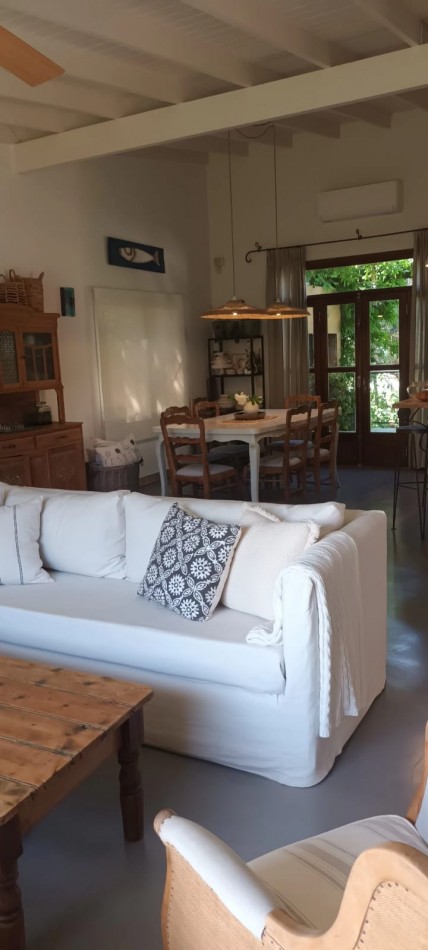   CASA EN   ALQUILER TEMPORARIO EN PINAMAR 2HABITACIONES.PILETA.