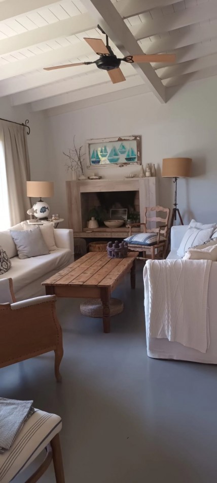   CASA EN   ALQUILER TEMPORARIO EN PINAMAR 2HABITACIONES.PILETA.