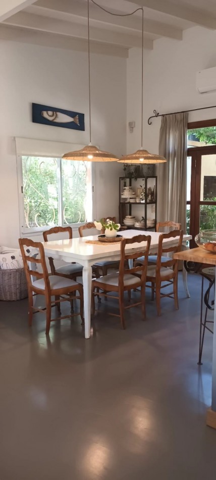   CASA EN   ALQUILER TEMPORARIO EN PINAMAR 2HABITACIONES.PILETA.