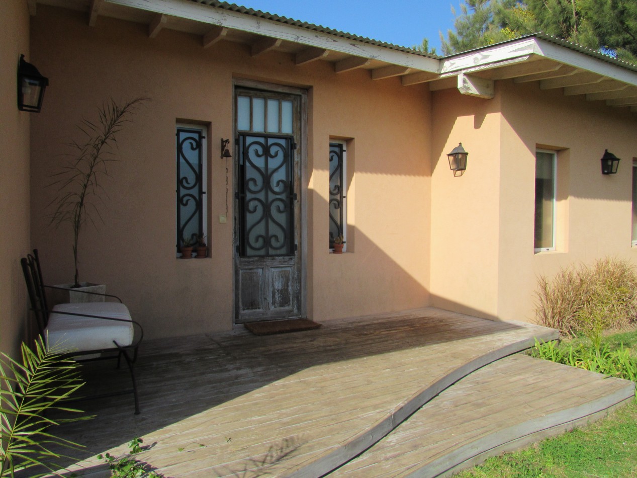   CASA EN   ALQUILER TEMPORARIO EN PINAMAR 2HABITACIONES.PILETA.