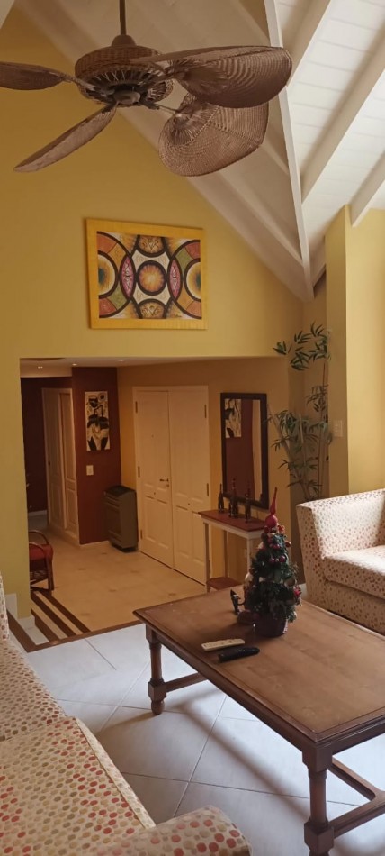 CASA EN ALQUILER EN  PINAMAR NORTE A 200 METROS DE LA PAYA  PARA  6 PERSONAS 