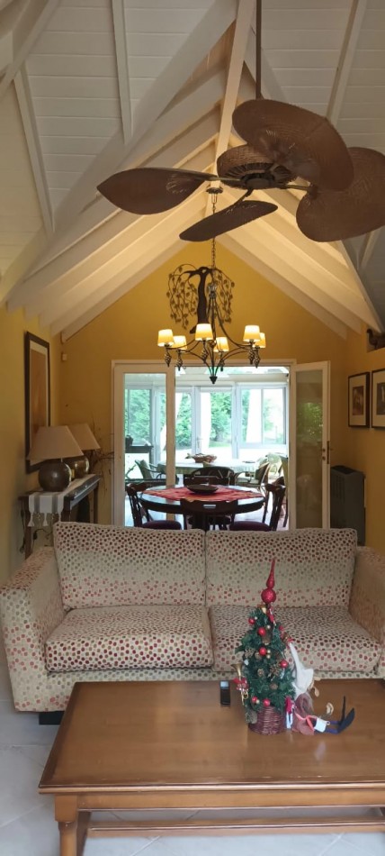 CASA EN ALQUILER EN  PINAMAR NORTE A 200 METROS DE LA PAYA  PARA  6 PERSONAS 