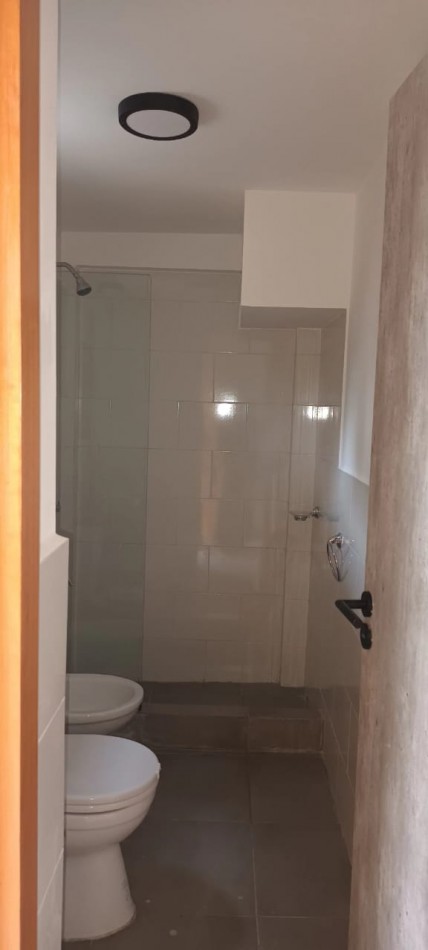 ALQUILER ANUAL MONOAMBIENTE CON PATIO PROPIO Y COCHERA EN VALERIA DEL MAR.