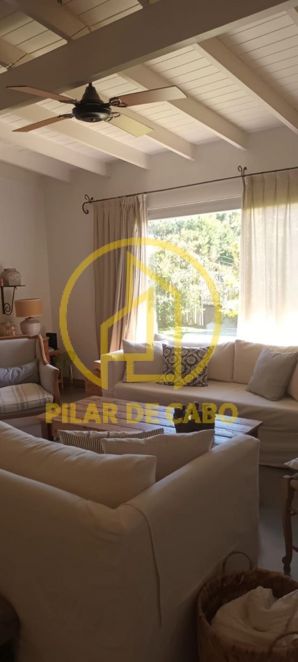  CASA EN ALQUILER TEMPORARIO EN PINAMAR 2HABITACIONES.PILETA.