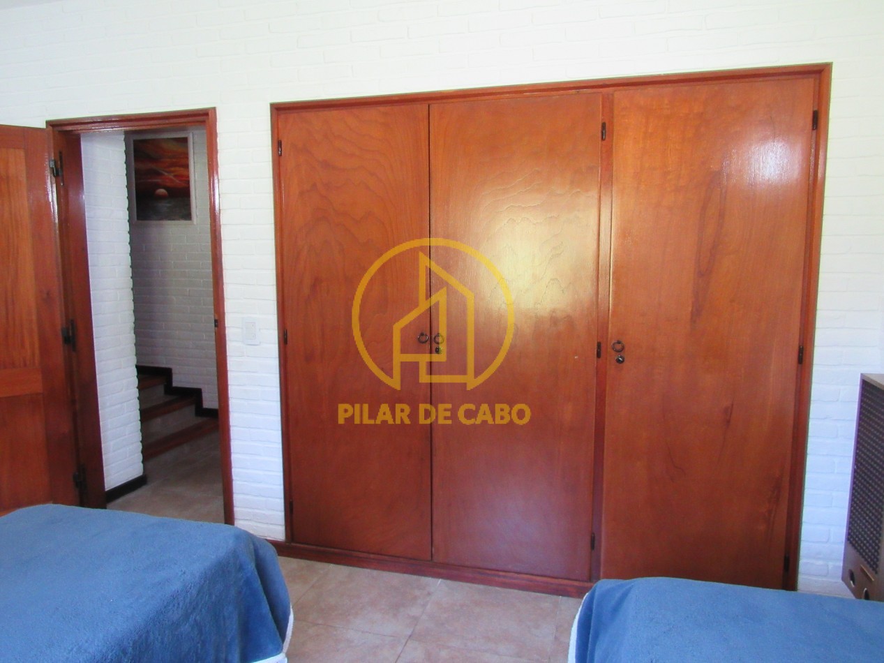 CASA EN ALQUILER ANUAL/TEMPORAL  A 300 MTS DE LA PLAYA EN ZONA IGLESIA PINAMAR. 213 MT2 CUB.4 HABITACIONES .TERRENO 890 MT2 ESCUCHAMOS PROPUESTAS