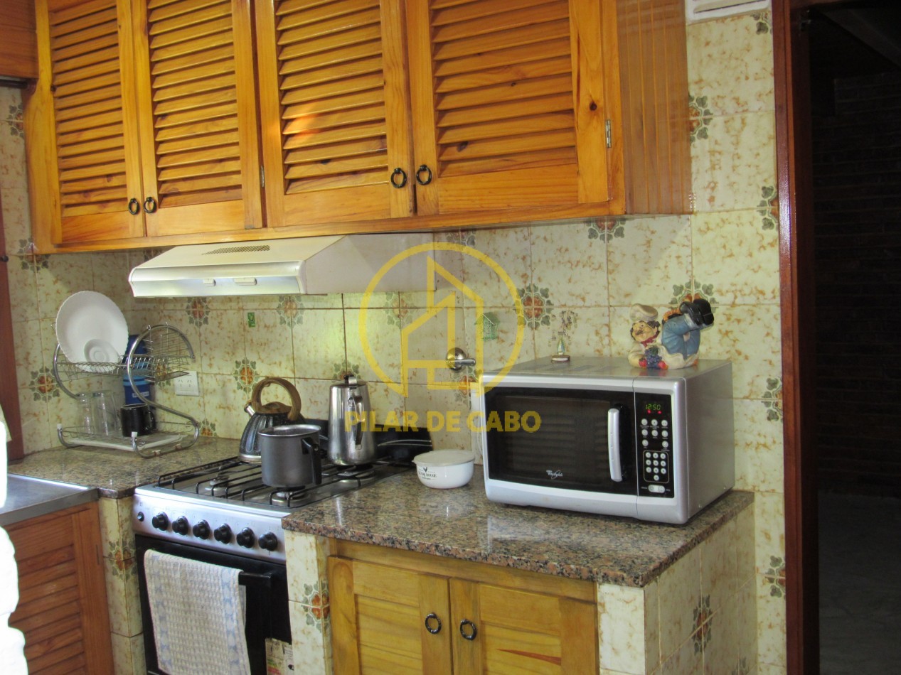 CASA EN ALQUILER ANUAL/TEMPORAL  A 300 MTS DE LA PLAYA EN ZONA IGLESIA PINAMAR. 213 MT2 CUB.4 HABITACIONES .TERRENO 890 MT2 ESCUCHAMOS PROPUESTAS