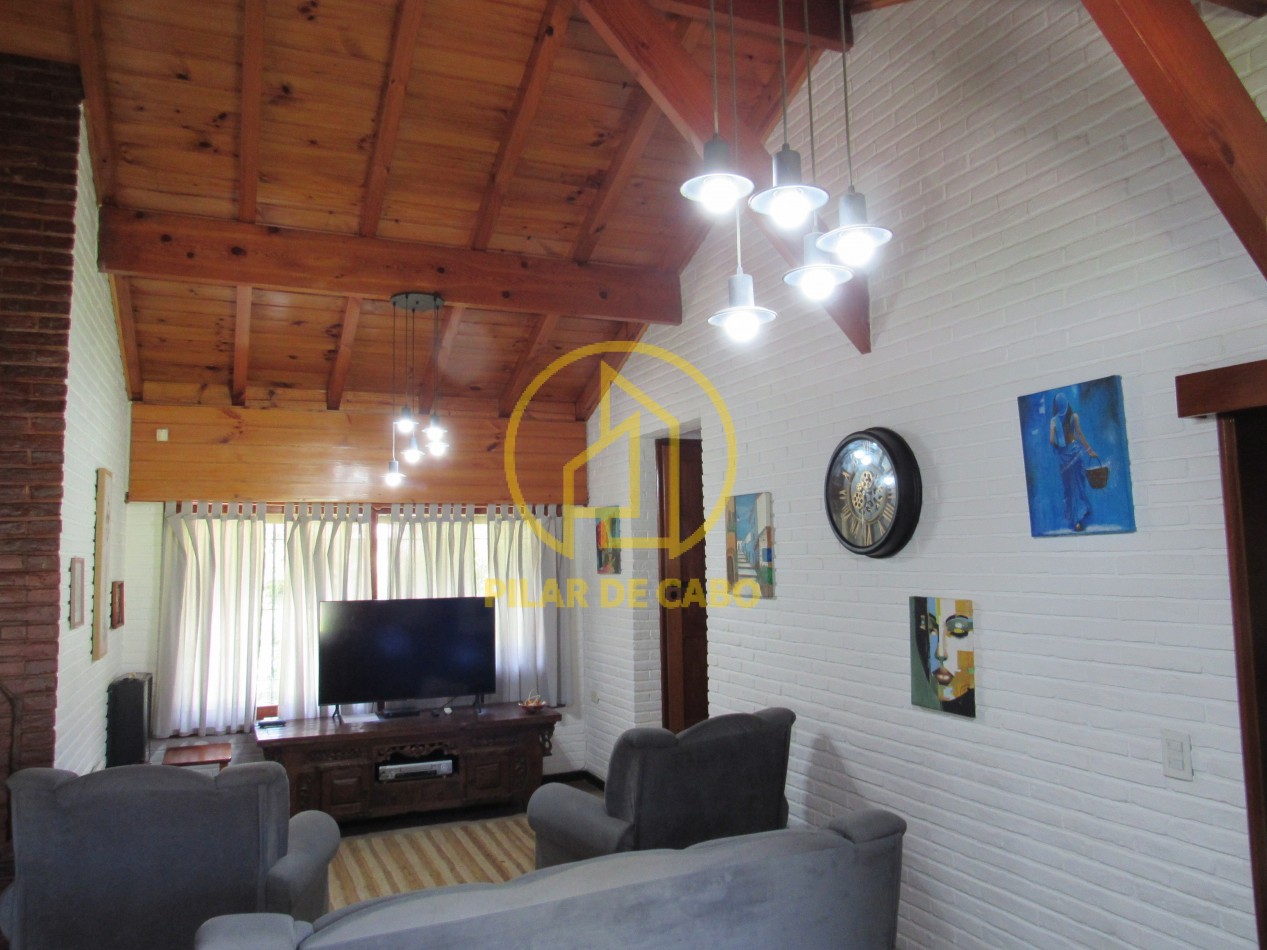 CASA EN ALQUILER ANUAL/TEMPORAL  A 300 MTS DE LA PLAYA EN ZONA IGLESIA PINAMAR. 213 MT2 CUB.4 HABITACIONES .TERRENO 890 MT2 ESCUCHAMOS PROPUESTAS