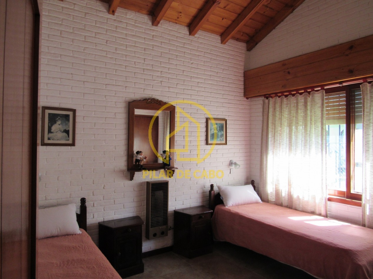 Casa en venta en Pinamar. Aceptamos vehiculo en parte de pago. Permutamos por P:H en Caba.