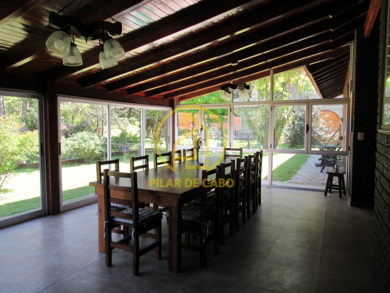 Casa en venta en Pinamar. Aceptamos vehiculo en parte de pago. Permutamos por P:H en Caba.