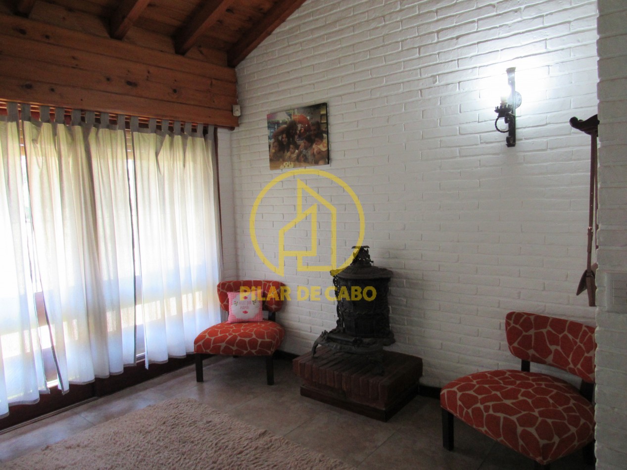CASA EN ALQUILER ANUAL/TEMPORAL  A 300 MTS DE LA PLAYA EN ZONA IGLESIA PINAMAR. 213 MT2 CUB.4 HABITACIONES .TERRENO 890 MT2 ESCUCHAMOS PROPUESTAS