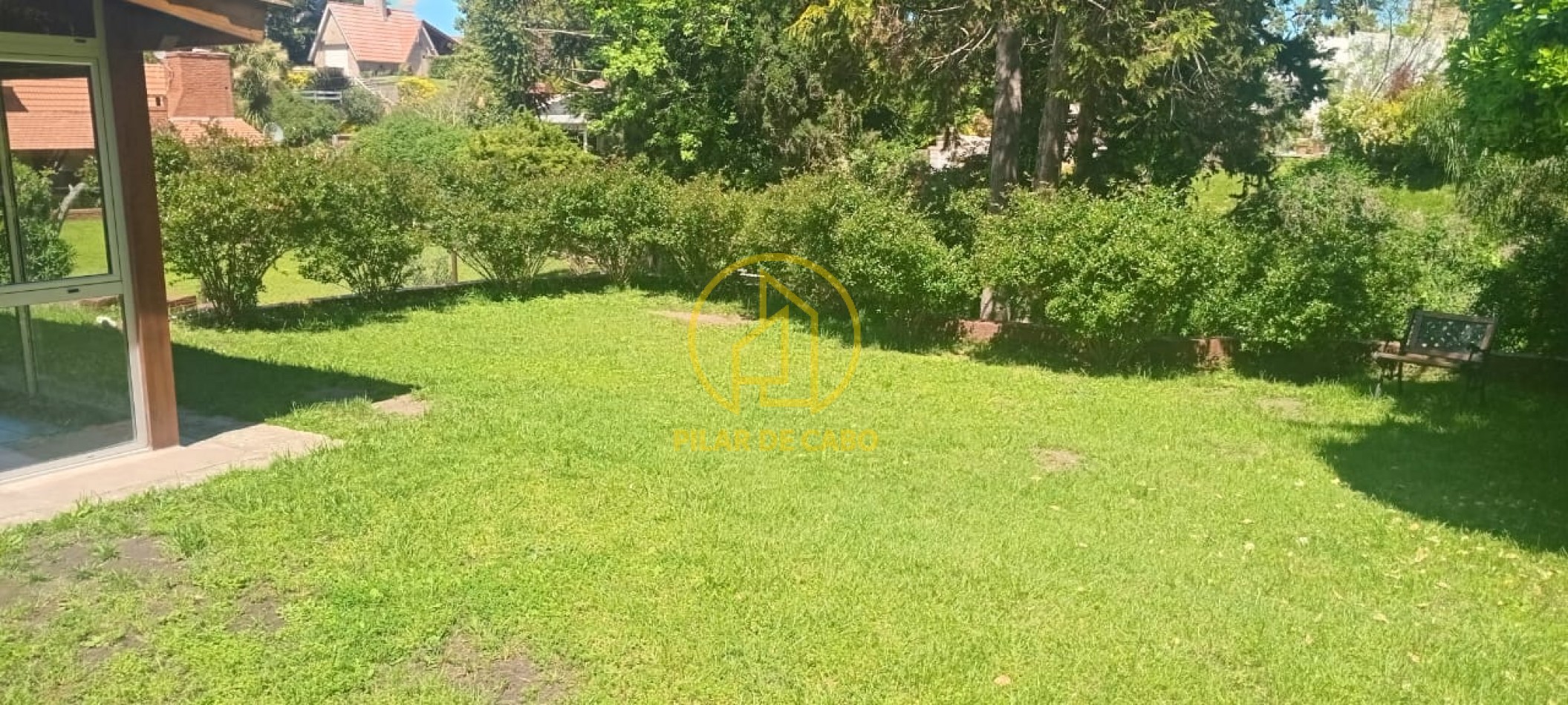 Casa en venta en Pinamar. Aceptamos vehiculo en parte de pago. Permutamos por P:H en Caba.