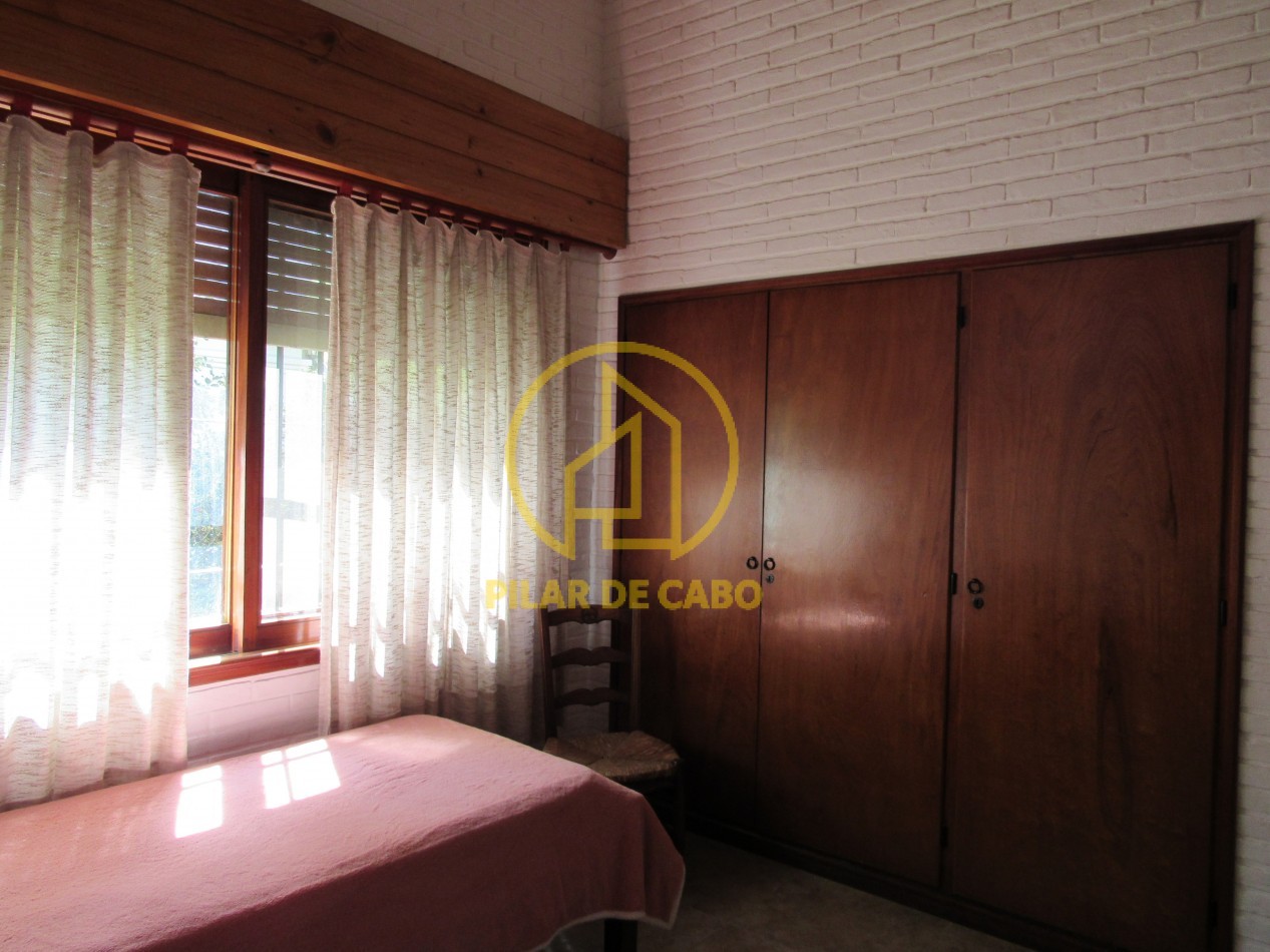CASA EN ALQUILER ANUAL/TEMPORAL  A 300 MTS DE LA PLAYA EN ZONA IGLESIA PINAMAR. 213 MT2 CUB.4 HABITACIONES .TERRENO 890 MT2 ESCUCHAMOS PROPUESTAS