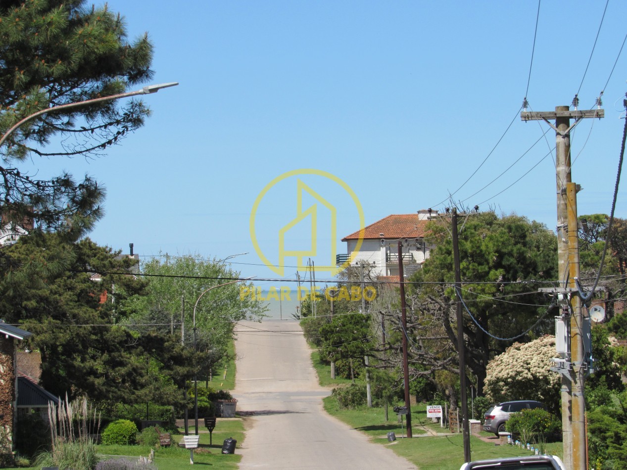 Casa en venta en Pinamar. Aceptamos vehiculo en parte de pago. Permutamos por P:H en Caba.