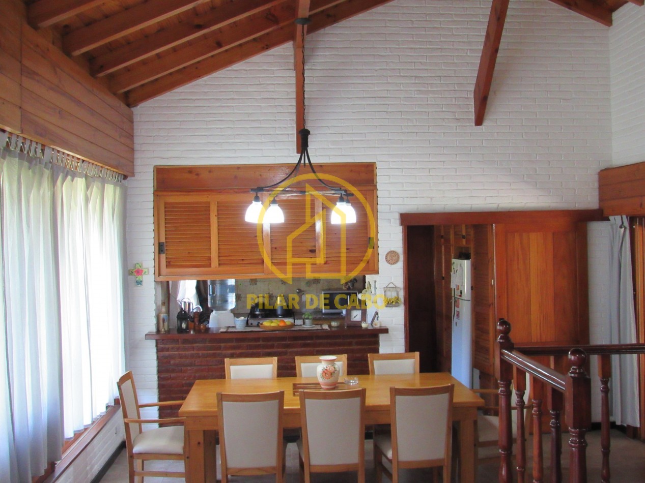 CASA EN ALQUILER ANUAL/TEMPORAL  A 300 MTS DE LA PLAYA EN ZONA IGLESIA PINAMAR. 213 MT2 CUB.4 HABITACIONES .TERRENO 890 MT2 ESCUCHAMOS PROPUESTAS