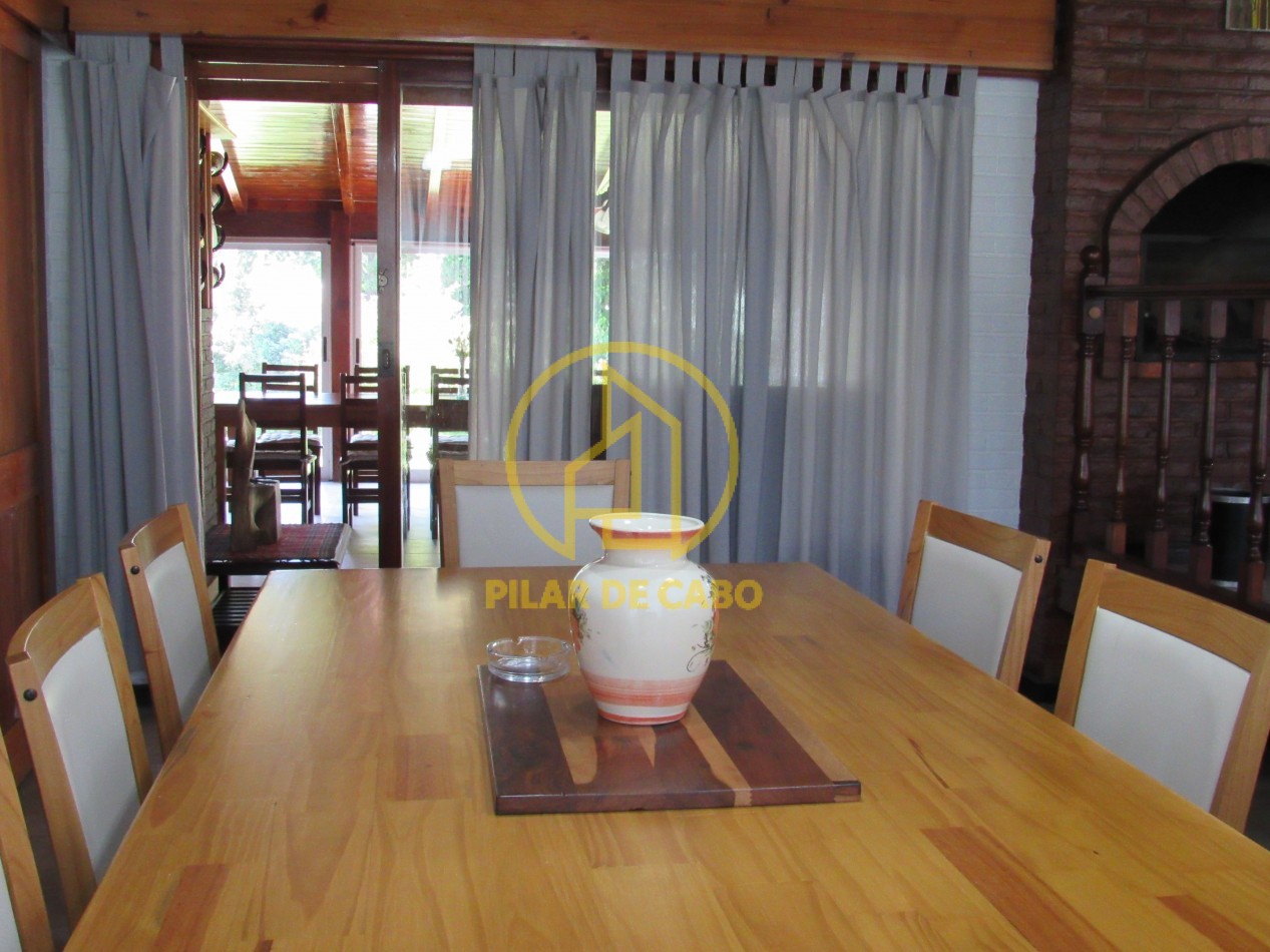 CASA EN ALQUILER ANUAL/TEMPORAL  A 300 MTS DE LA PLAYA EN ZONA IGLESIA PINAMAR. 213 MT2 CUB.4 HABITACIONES .TERRENO 890 MT2 ESCUCHAMOS PROPUESTAS