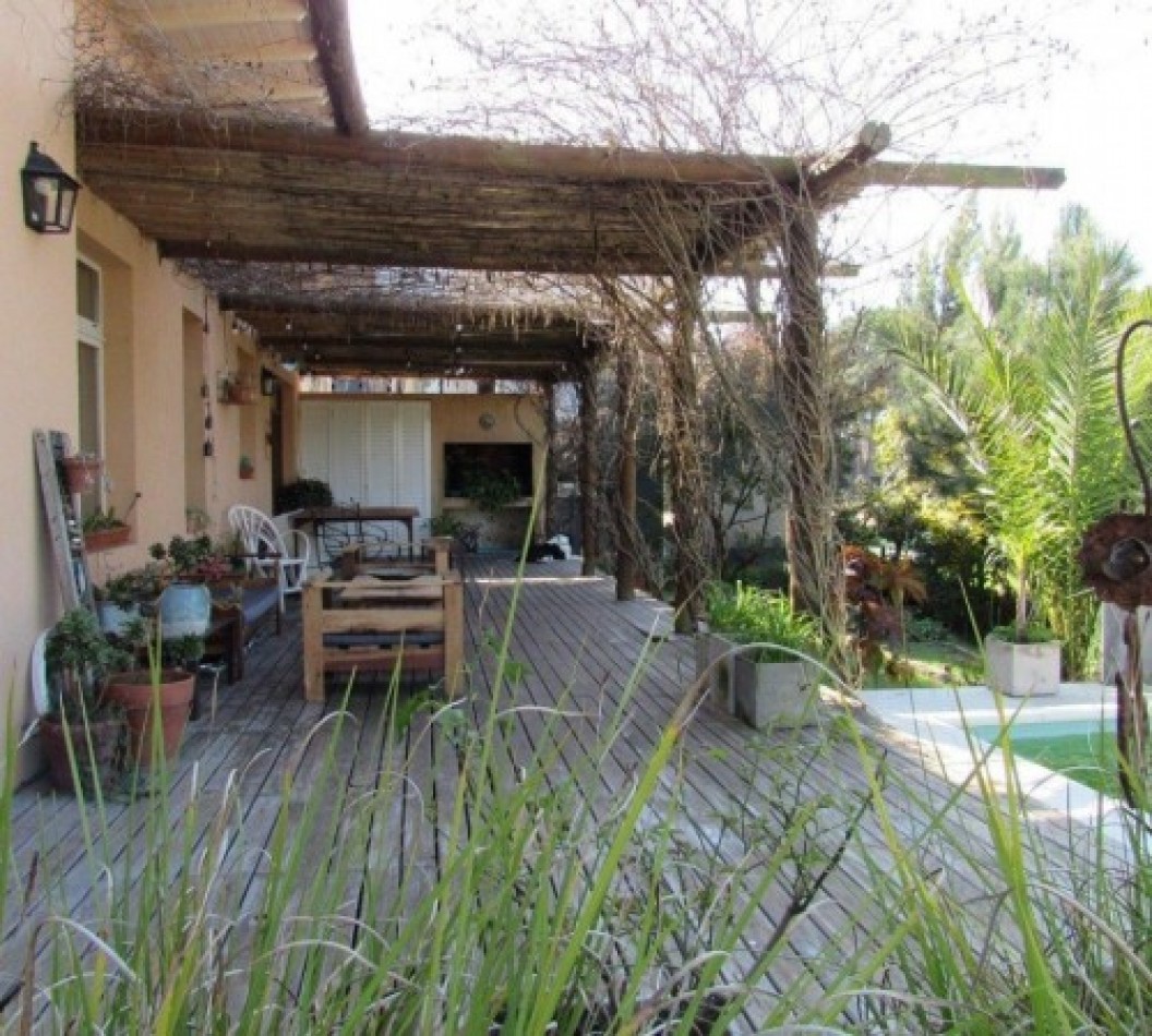  IMPERDIBLE CASA EN VENTA PINAMAR 2HABITACIONES.PILETA.GAS NATURAL.