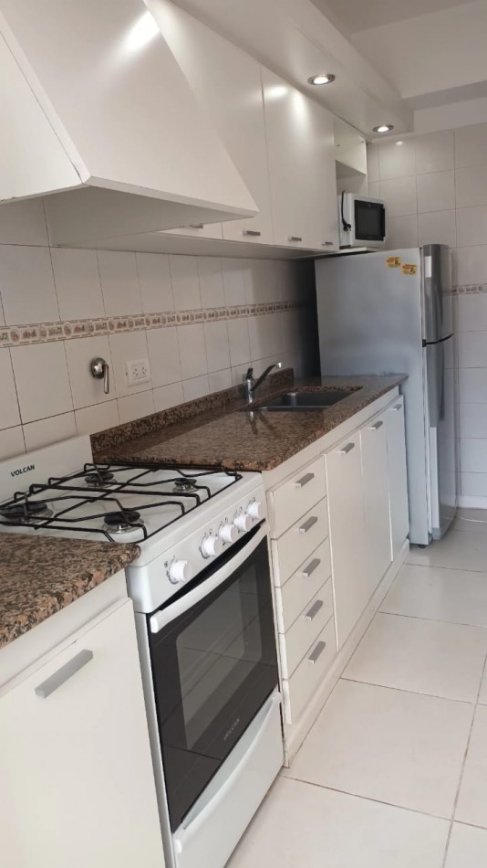 DEPARTAMENTO EN ALQUILER TEMPORARIO EN PINAMAR  P/6 PERSONAS VISTA AL MAR CON CON COCHERA CUBIERTA