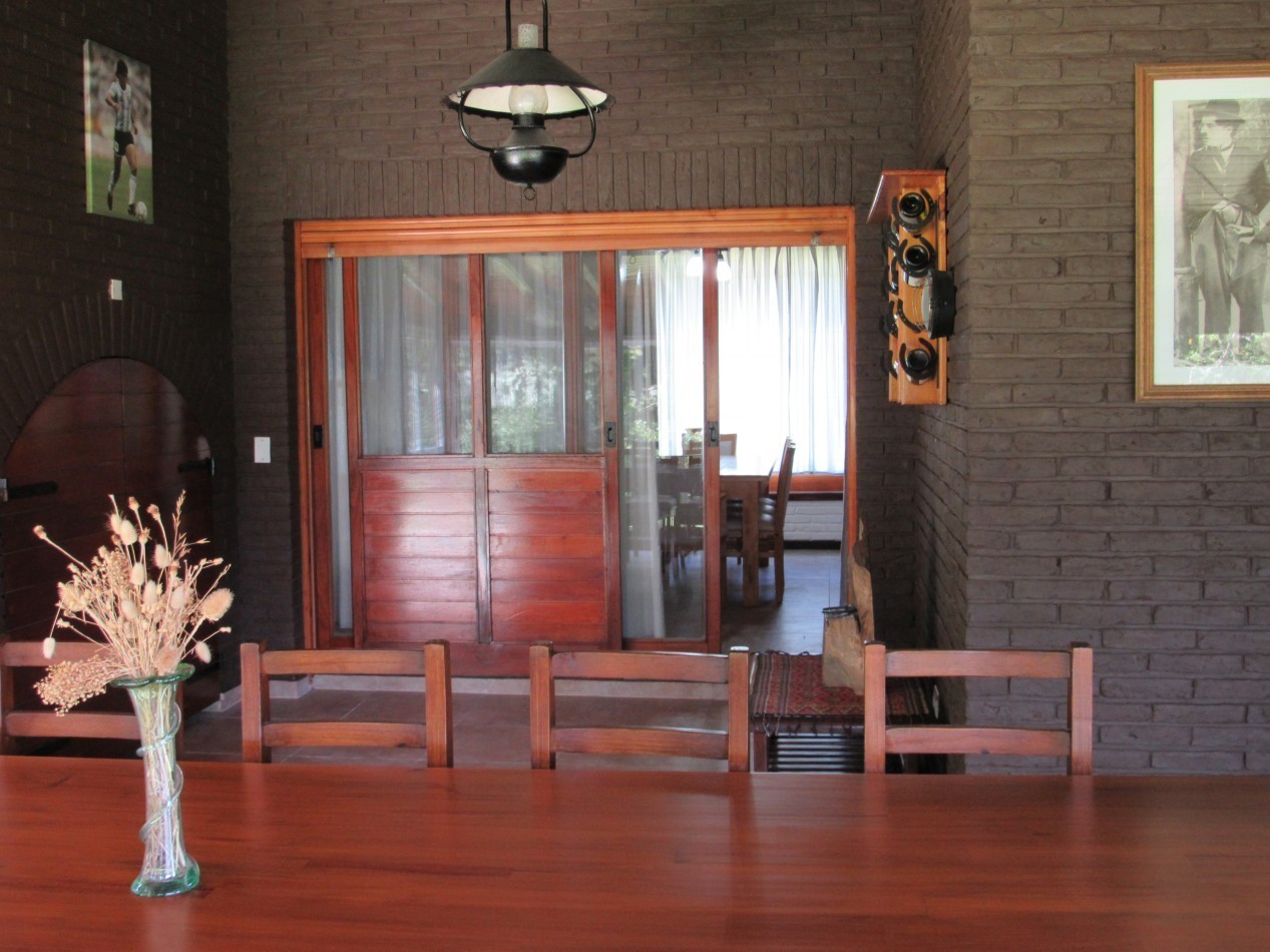 CASA EN VENTA  A 300 MTS DE LA PLAYA EN ZONA IGLESIA PINAMAR. 213 MT2 CUB.4 HABITACIONES .TERRENO 890 MT2 ESCUCHAMOS PROPUESTAS