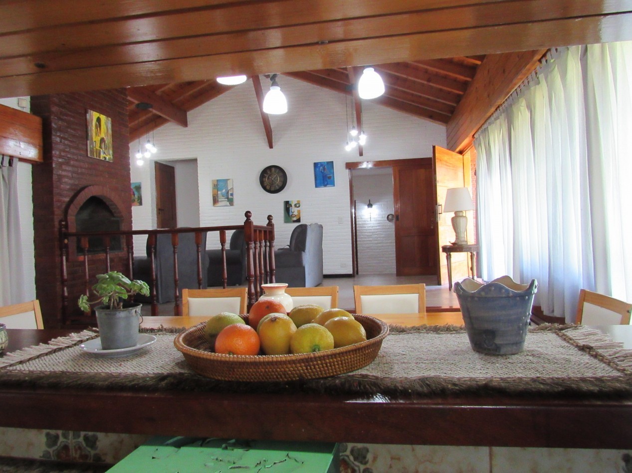 CASA EN VENTA  A 300 MTS DE LA PLAYA EN ZONA IGLESIA PINAMAR. 213 MT2 CUB.4 HABITACIONES .TERRENO 890 MT2 ESCUCHAMOS PROPUESTAS