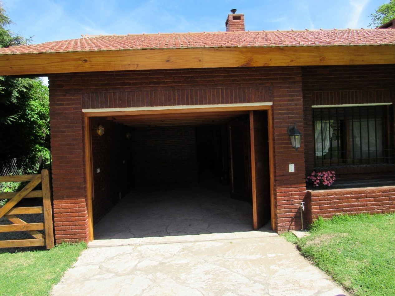 CASA EN VENTA  A 300 MTS DE LA PLAYA EN ZONA IGLESIA PINAMAR. 213 MT2 CUB.4 HABITACIONES .TERRENO 890 MT2 ESCUCHAMOS PROPUESTAS