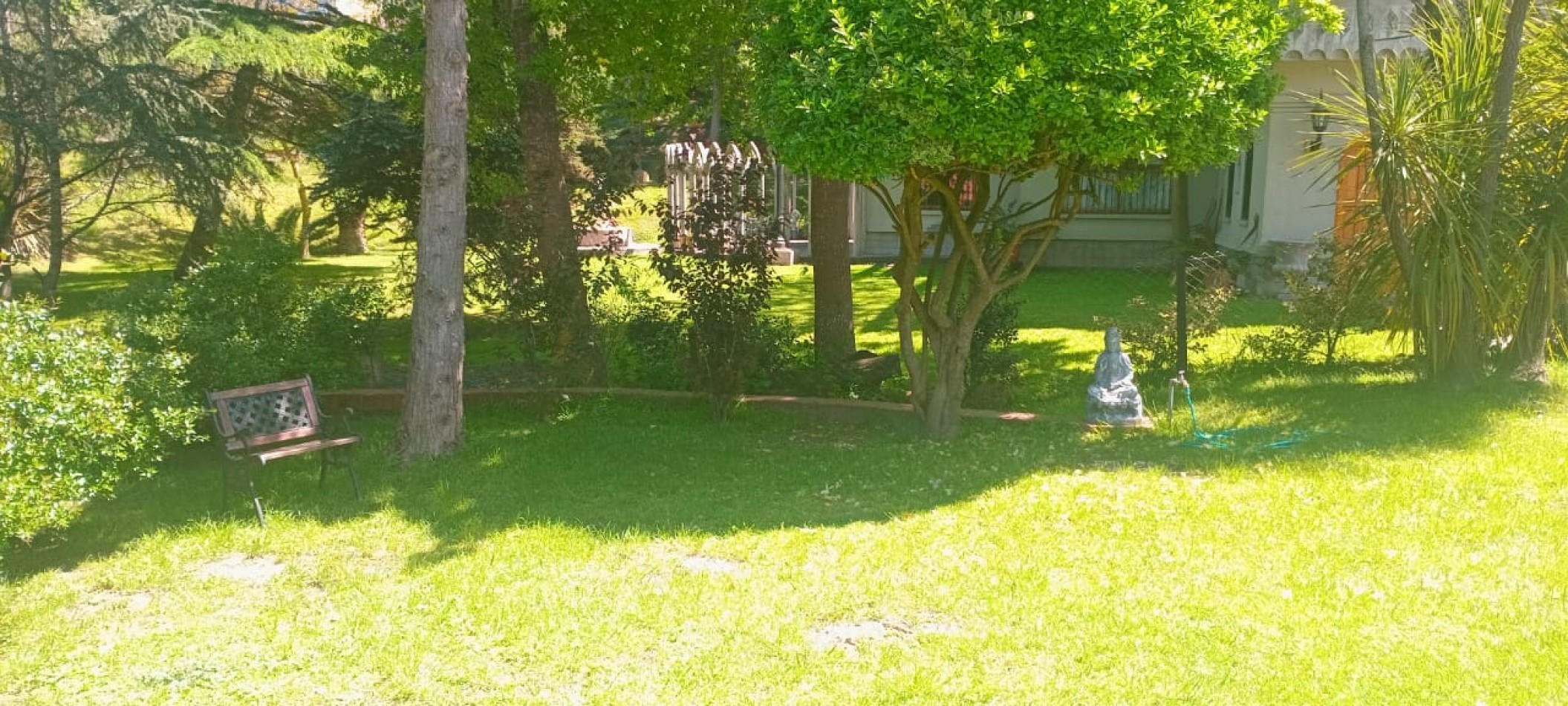 CASA EN VENTA  A 300 MTS DE LA PLAYA EN ZONA IGLESIA PINAMAR. 213 MT2 CUB.4 HABITACIONES .TERRENO 890 MT2 ESCUCHAMOS PROPUESTAS