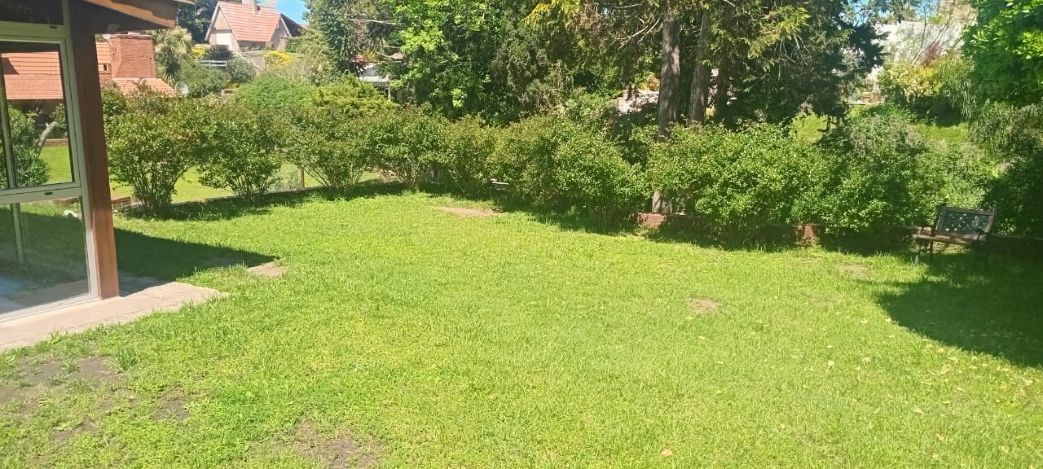 CASA EN VENTA  A 300 MTS DE LA PLAYA EN ZONA IGLESIA PINAMAR. 213 MT2 CUB.4 HABITACIONES .TERRENO 890 MT2 ESCUCHAMOS PROPUESTAS