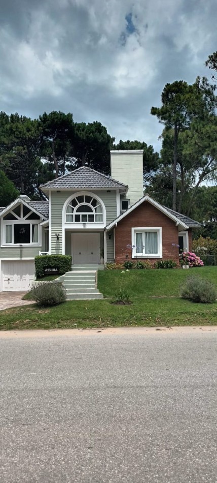 CASA EN VENTA PINAMAR NORTE  PERMUTA EN PARTE DE PAGO POR DEPTO. EN CABA.(CONSULTAR ZONAS DE PREFERENCIAS