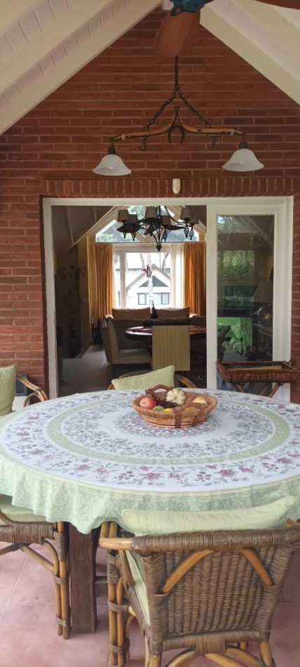 CASA EN VENTA PINAMAR NORTE  PERMUTA EN PARTE DE PAGO POR DEPTO. EN CABA.(CONSULTAR ZONAS DE PREFERENCIAS