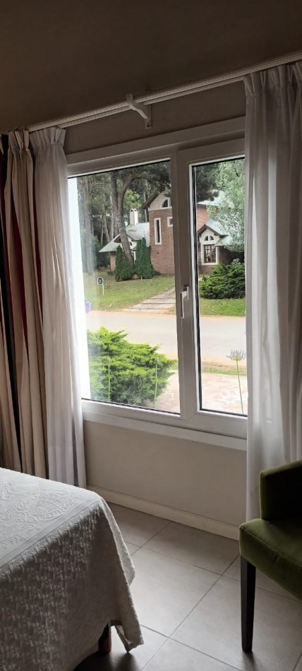 CASA EN VENTA PINAMAR NORTE  PERMUTA EN PARTE DE PAGO POR DEPTO. EN CABA.(CONSULTAR ZONAS DE PREFERENCIAS