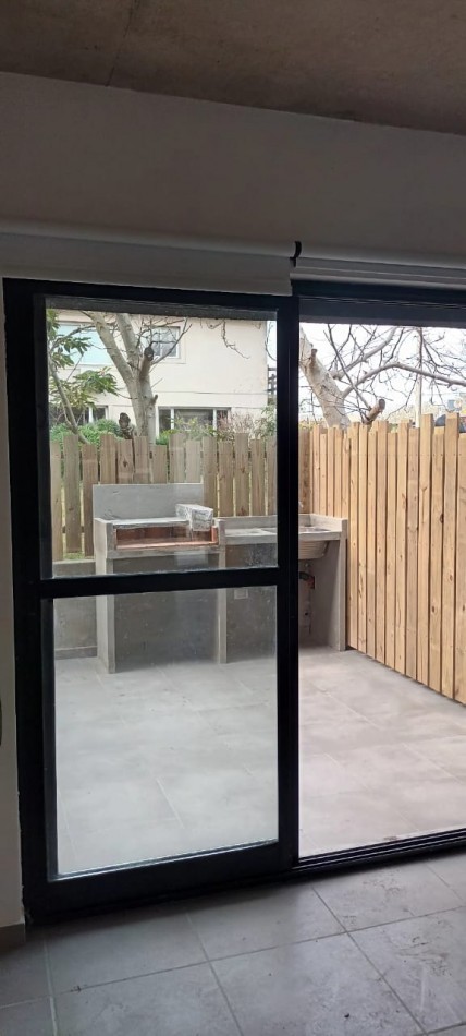  OPORTUNIDAD VENTA MONOAMBIENTE  CON PATIO PROPIO Y  COCHERA   EN VALERIA DEL MAR.