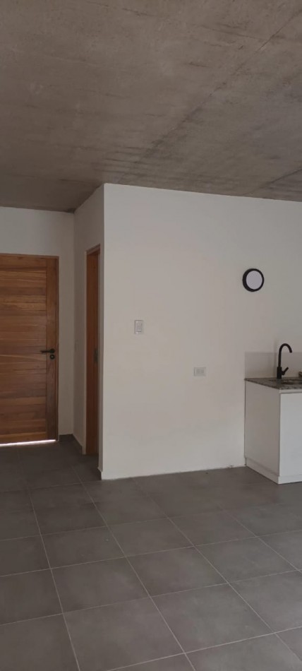  OPORTUNIDAD VENTA MONOAMBIENTE  CON PATIO PROPIO Y  COCHERA   EN VALERIA DEL MAR.