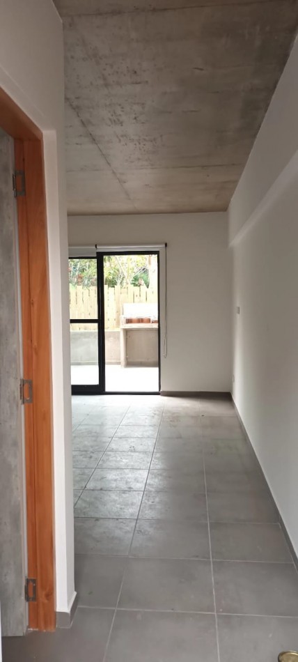  OPORTUNIDAD VENTA MONOAMBIENTE  CON PATIO PROPIO Y  COCHERA   EN VALERIA DEL MAR.