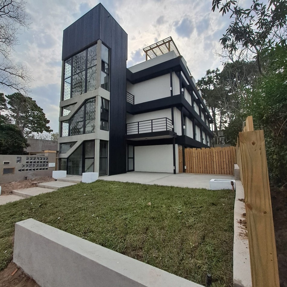  OPORTUNIDAD VENTA MONOAMBIENTE  CON PATIO PROPIO Y  COCHERA   EN VALERIA DEL MAR.