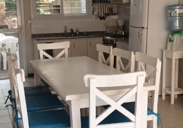 TRIPLEX EN VENTA EN PINAMAR NORTE 3 HABITACIONES 1 TOILETTE 2 BAÑOS COCHERA 