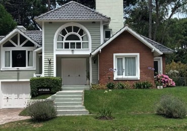 CASA EN ALQUILER EN  PINAMAR NORTE A 200 METROS DE LA PAYA  PARA  6 PERSONAS 